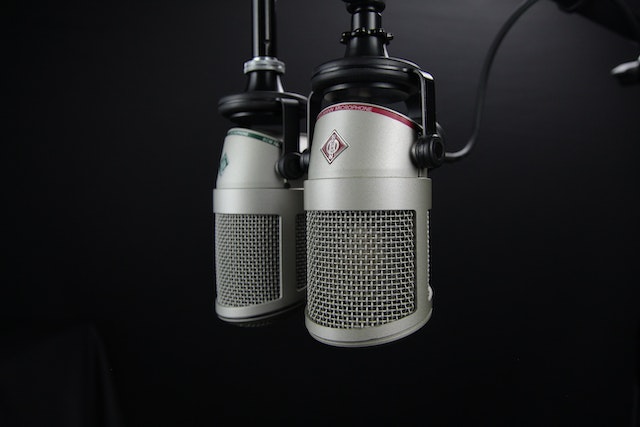 voice over actor microphones